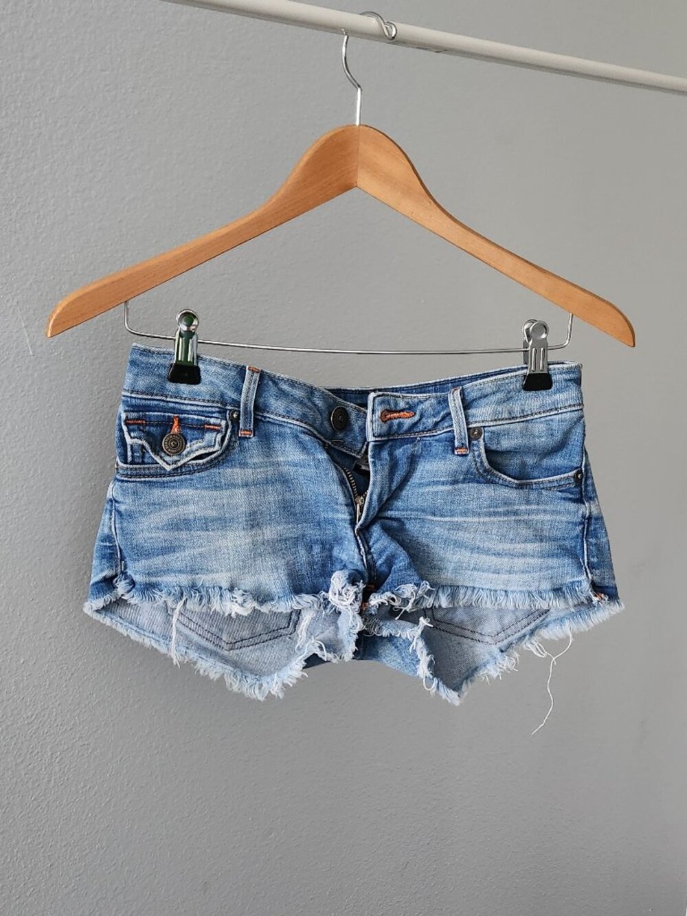 True Religion - Denim Jean Shorts - Size 25 - Light Wash Distressed Frayed
